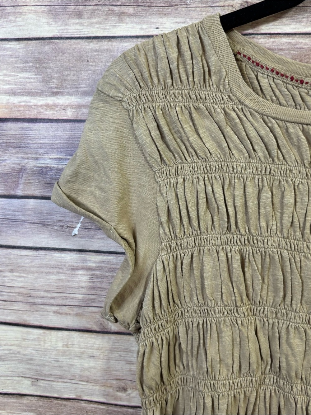 The Tabby Ruched Cap-Sleeve Tee by Pilcro Tan Size Medium - Picture 4 of 7